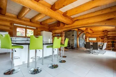 Coin salon dans l'établissement Merveille architectural en rondins chalet Whistler