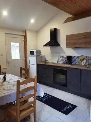 Cuisine ou kitchenette dans l'établissement Gite 4 personnes Les Ecureuils