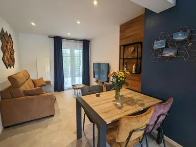 Coin salon dans l'établissement Là-haut au Lacblanc, 3 pièces, 2 chambres, balcon, cave