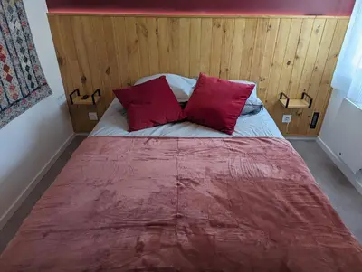 Un ou plusieurs lits dans un hébergement de l'établissement Là-haut au Lacblanc, 3 pièces, 2 chambres, balcon, cave