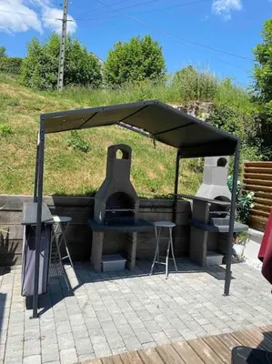 Barbecue disponible mis à disposition des clients de l'appartement
