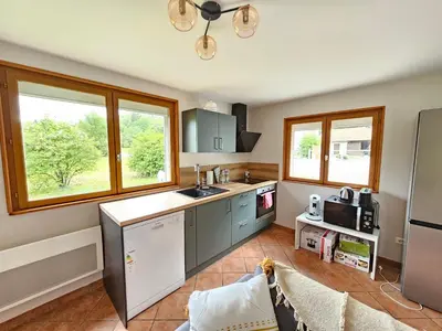 Cuisine ou kitchenette dans l'établissement Maison au pied des 1000 étangs