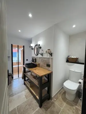 Salle de bains dans l'établissement La Chaumière