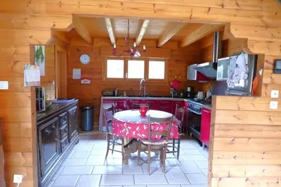 Cuisine ou kitchenette dans l'établissement Chalet sous Le Théâtre