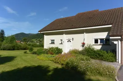 Vue générale sur la montagne ou vue sur la montagne depuis le chalet