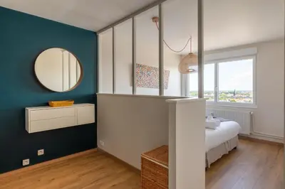 Un ou plusieurs lits dans un hébergement de l'établissement Travel Homes - Wilnest, Nested with a view