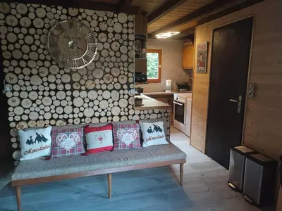 Coin salon dans l'établissement Chalet L'envolée Bleue
