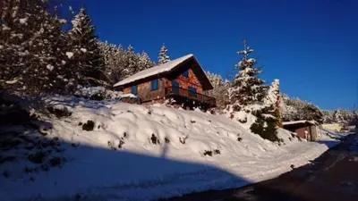 L'établissement Chalet L'envolée Bleue en hiver