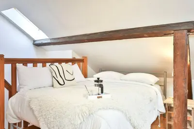 Un ou plusieurs lits dans un hébergement de l'établissement Le CLOONEY - appartement en duplex - Hyper centre