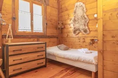 Un ou plusieurs lits dans un hébergement de l'établissement Le Refuge de Louis, authentique grange rénovée avec sauna