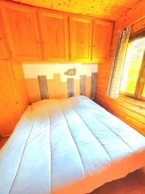 Un ou plusieurs lits dans un hébergement de l'établissement Appartement chalet avec chambre et terrasse