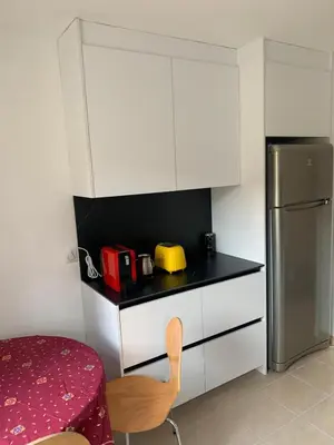 Cuisine ou kitchenette dans l'établissement Appartement en face de la gare de St-Louis
