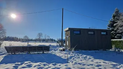 L'établissement Tiny House à Champdray La Ty Vosg'Breizh en hiver