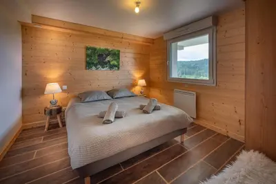 Un ou plusieurs lits dans un hébergement de l'établissement Chalet Dyna, luxe, calme et sérénité