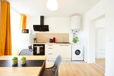 Cuisine ou kitchenette dans l'établissement RB-1D Appartement F2 au 1er étage à Mulhouse de 1 à 2 pers