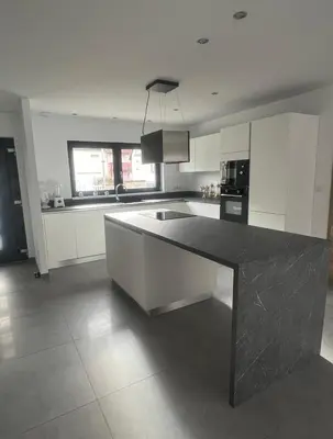 Cuisine ou kitchenette dans l'établissement Villa Aqua Détente
