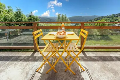 Vue générale sur la montagne ou vue sur la montagne depuis le chalet