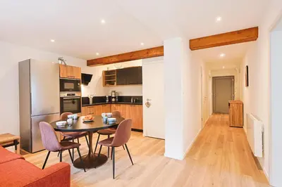 Cuisine ou kitchenette dans l'établissement Appartements Les Vosges