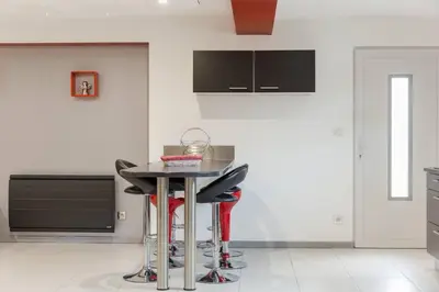 Télévision ou salle de divertissement dans l'établissement Spacieux appartement dans le vignoble