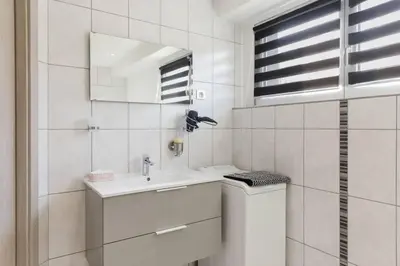Salle de bains dans l'établissement Spacieux appartement dans le vignoble