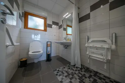 Salle de bains dans l'établissement Le chalet de l'amicale