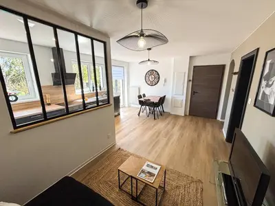Télévision ou salle de divertissement dans l'établissement Les Reflets du Château - Parking Gratuit - Cosy & Moderne - Route des vins