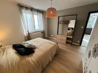Un ou plusieurs lits dans un hébergement de l'établissement Les Reflets du Château - Parking Gratuit - Cosy & Moderne - Route des vins