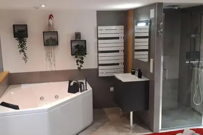 Salle de bains dans l'établissement Gîte le Chaudron