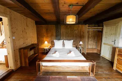 Un ou plusieurs lits dans un hébergement de l'établissement Aux Sources - 14 personnes - sauna & jacuzzi