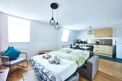 Cuisine ou kitchenette dans l'établissement Séjour cosy avec Wi-Fi rapide