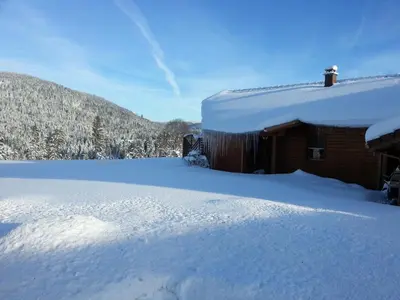 L'établissement B&B Chalet l'Epinette en hiver