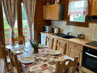 Cuisine ou kitchenette dans l'établissement Appartement cosy avec parking et terrasse à Gérardmer - FR-1-589-653