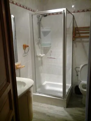Salle de bains dans l'établissement Les Jonquilles
