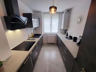 Cuisine ou kitchenette dans l'établissement Appartement 3 ch avec garage, proche Techn'hom