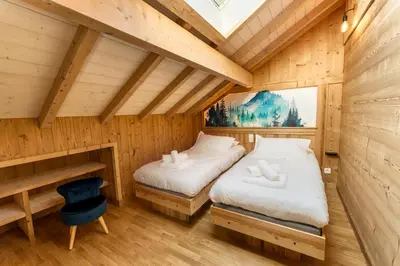 Un ou plusieurs lits dans un hébergement de l'établissement Chalet némésia avec spa à Gérardmer
