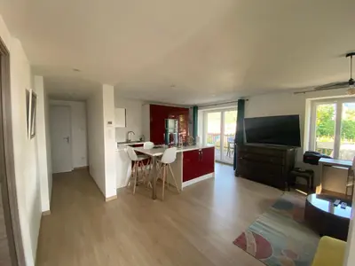 Télévision ou salle de divertissement dans l'établissement Appartement coquet avec 3 chambres en face des pistes de ski