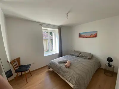 Un ou plusieurs lits dans un hébergement de l'établissement Appartement coquet avec 3 chambres en face des pistes de ski