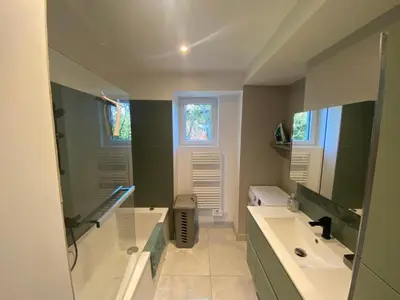 Salle de bains dans l'établissement Appartement coquet avec 3 chambres en face des pistes de ski