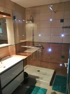 Salle de bains dans l'établissement Sports et détente