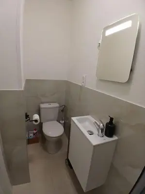 Salle de bains dans l'établissement T1 