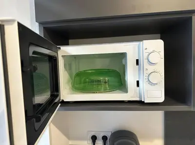 Cuisine ou kitchenette dans l'établissement 50 nuances de rouge