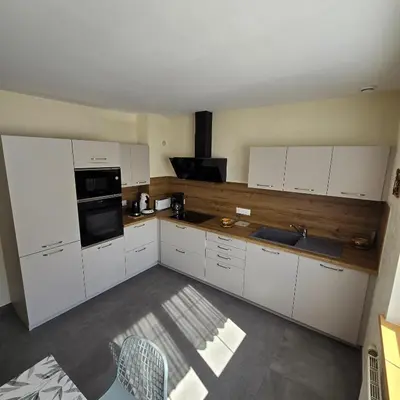 Cuisine ou kitchenette dans l'établissement Gîte A l'ombre du clocher