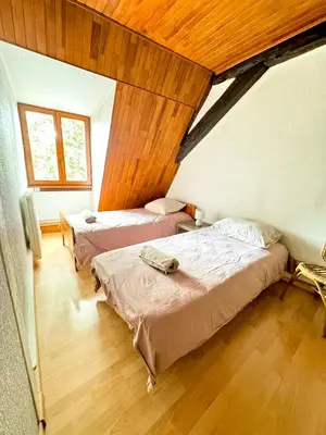 Un ou plusieurs lits dans un hébergement de l'établissement Central & quiet, Full apt for 8 Trésor caché