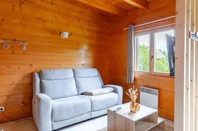Coin salon dans l'établissement Domaine la Clairière