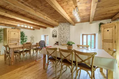 Coin salon dans l'établissement La Ferme aux Myrtilles - Ancienne ferme vosgienne