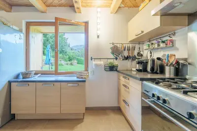Cuisine ou kitchenette dans l'établissement La Ferme aux Myrtilles - Ancienne ferme vosgienne