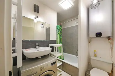 Salle de bains dans l'établissement Le Carbet des Oursons - Appt à Bresse vue montagne