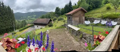 Vue générale sur la montagne ou vue sur la montagne depuis la maison d'hôtes