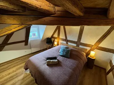 Un ou plusieurs lits dans un hébergement de l'établissement Gite Premium au grenier de l'Ours
