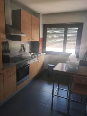 Cuisine ou kitchenette dans l'établissement F2 collé Bale Basel poste frontiere et tramway Novartis